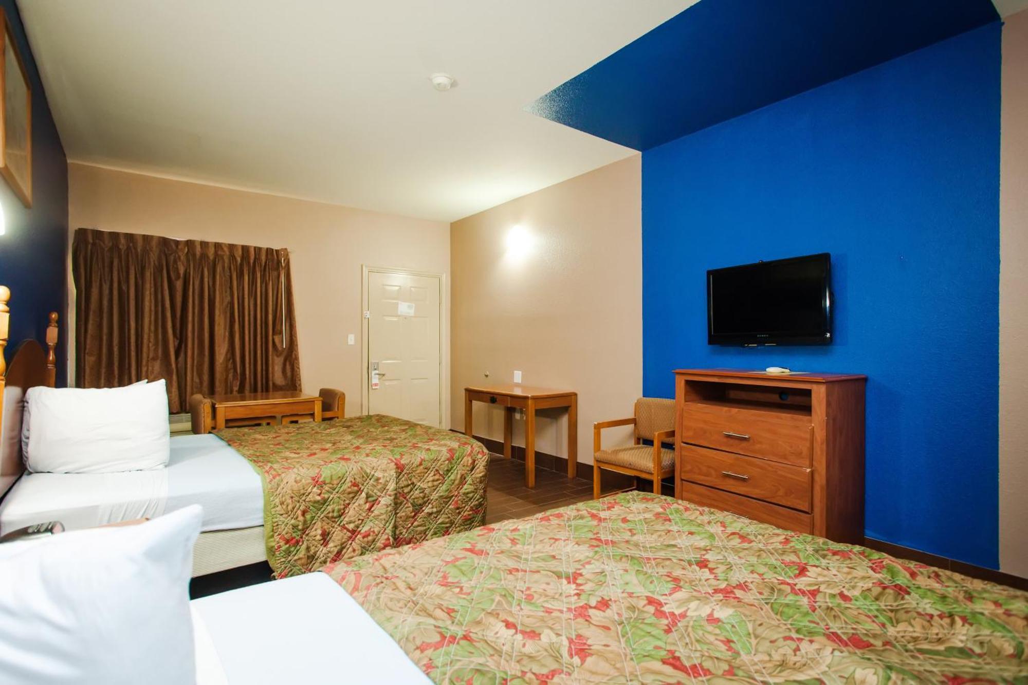 Scottish Inn & Suites Hankamer Стая снимка