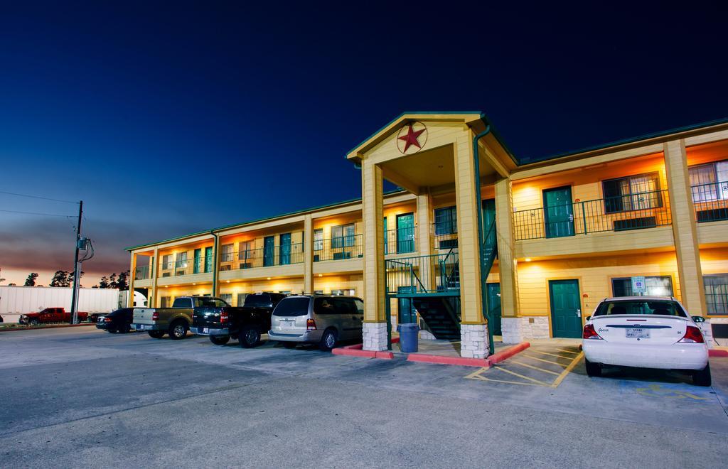 Scottish Inn & Suites Hankamer Екстериор снимка